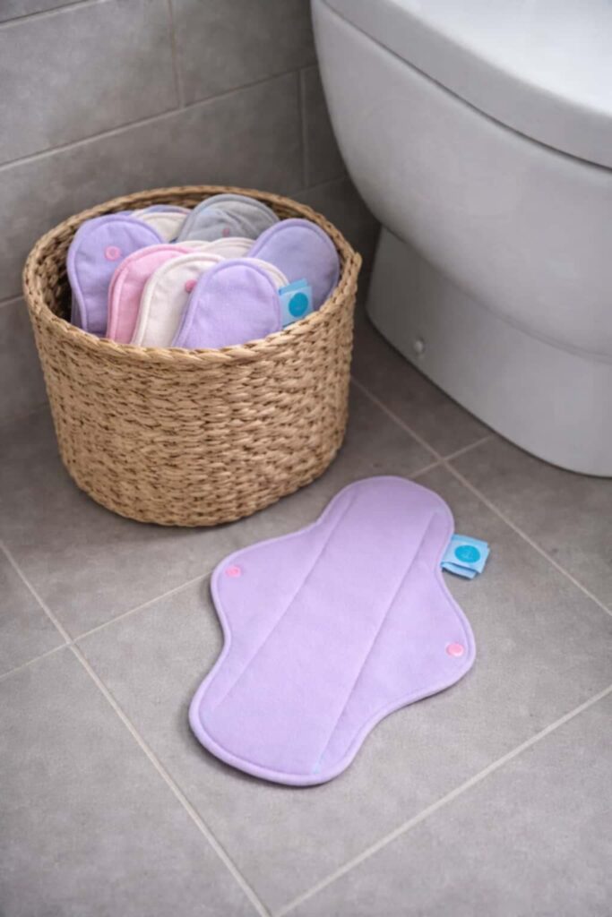 serviette hygiénique échancrée